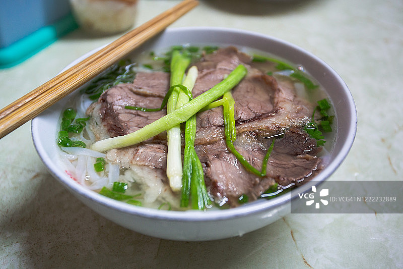 热气腾腾的越南河粉特写图片素材