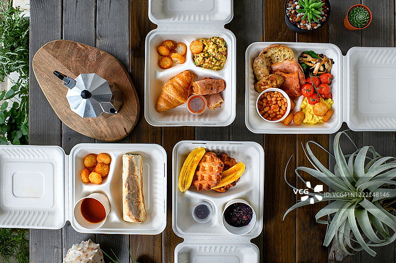 纸质外卖盒里的早餐图片素材
