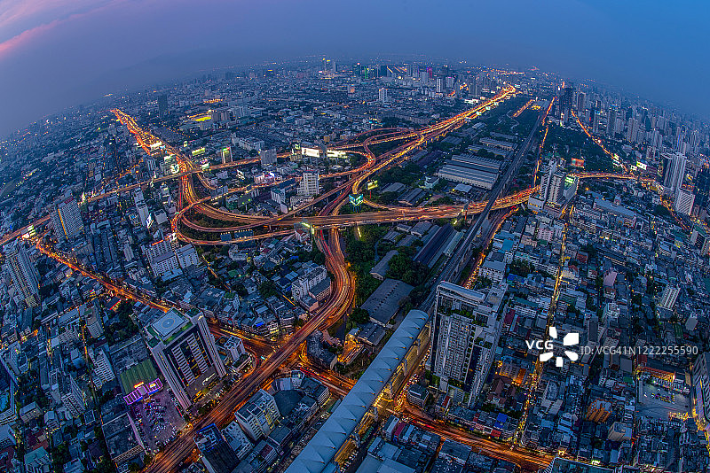 泰国曼谷市中心夜景，从彩虹中心二期顶部拍摄图片素材