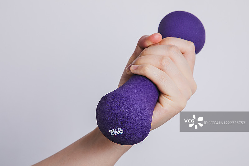 举壶铃的女人图片素材