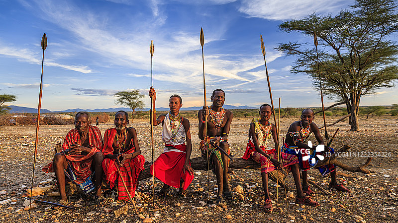 肯尼亚中部桑布鲁部落的非洲战士图片素材