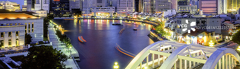 新加坡驳船码头的新加坡河图片素材