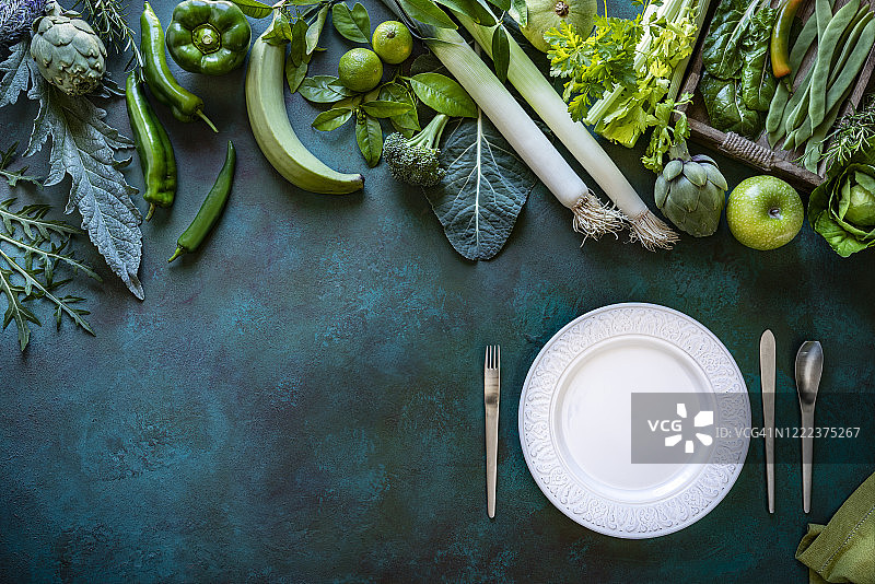 绿色蔬果排毒餐具图片素材