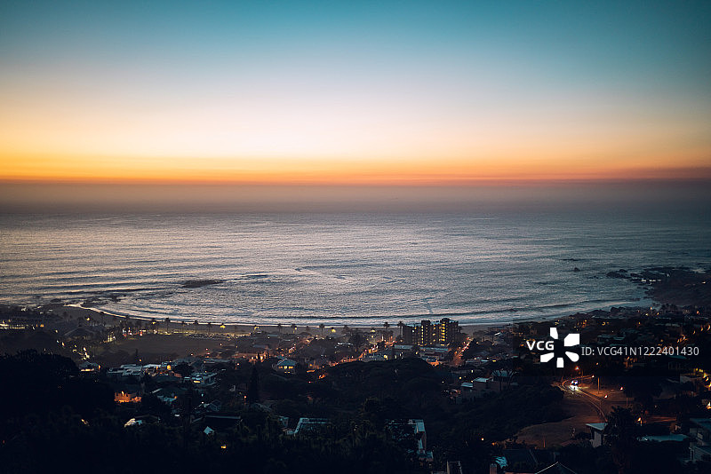 日落后的坎普斯湾：开普敦图片素材