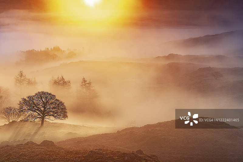 英国湖区国家公园安布尔赛德日出图片素材