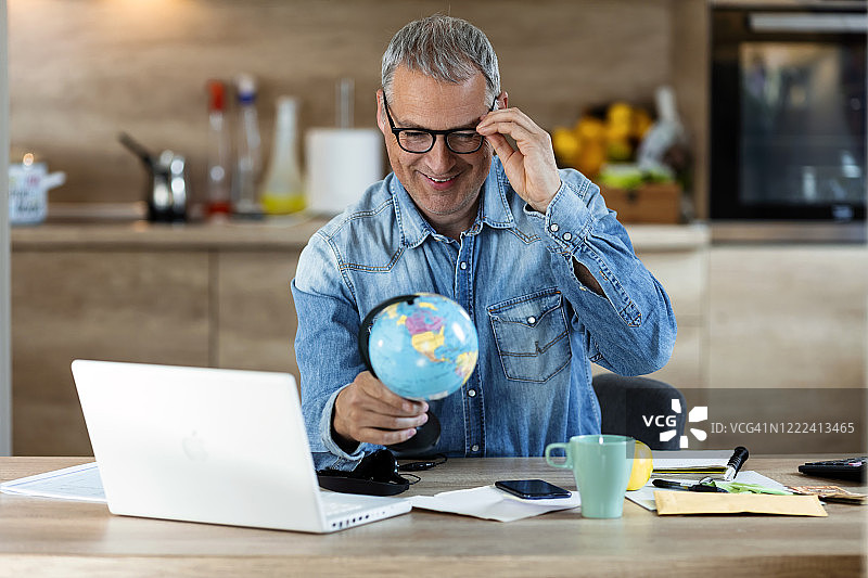 将业务拓展到全球图片素材