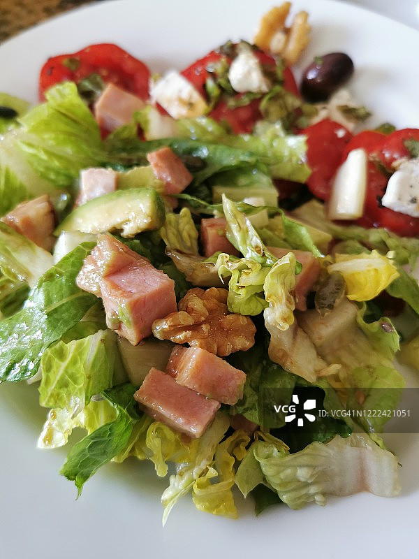 火腿牛油果菲达奶酪沙拉图片素材