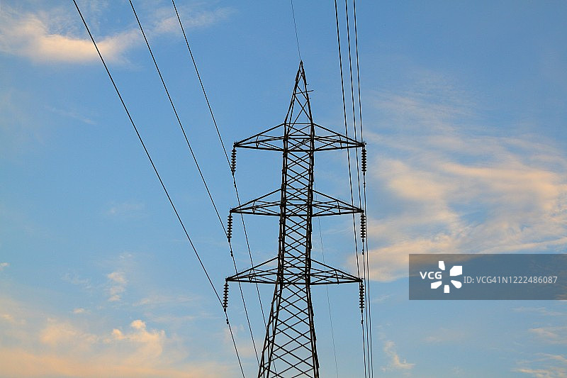 电塔，以天空为背景图片素材