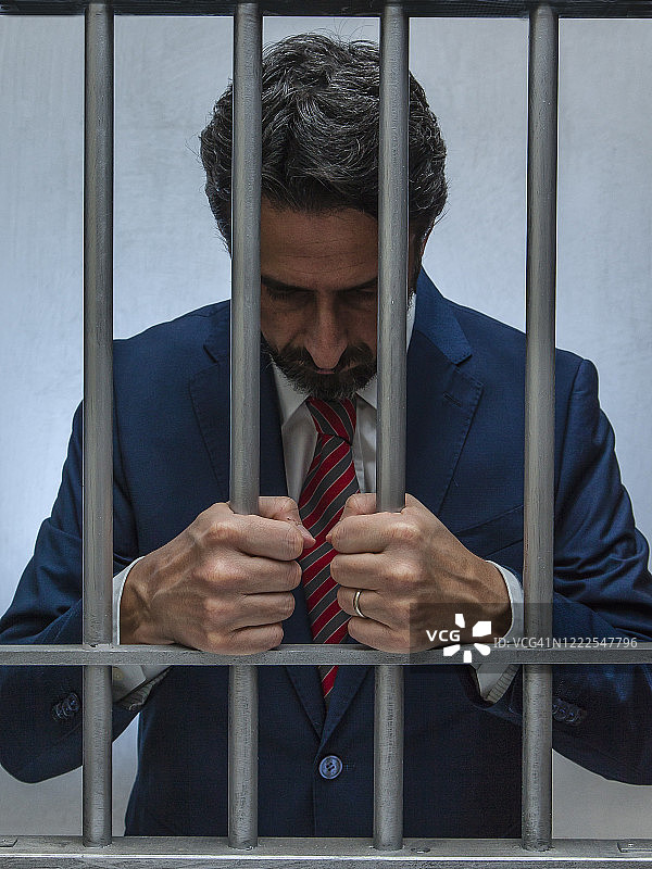 狱中的男人图片素材