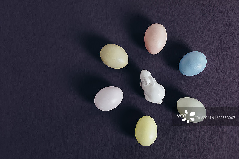 复活节彩蛋与复活节兔子图片素材