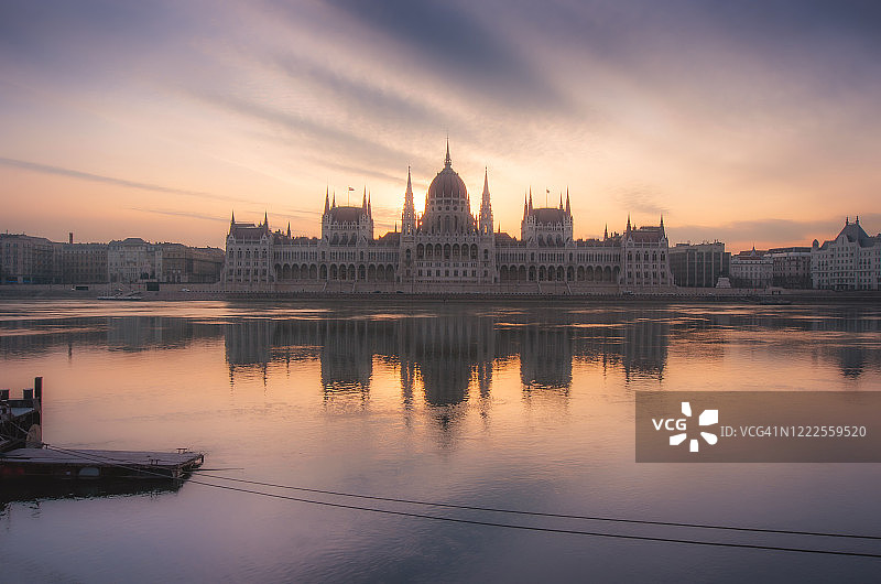 匈牙利国会大厦（布达佩斯国会大厦）倒影图片素材