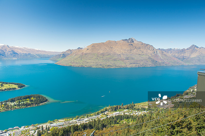 皇后镇自然风光全景，湖泊和山脉，新西兰南岛图片素材