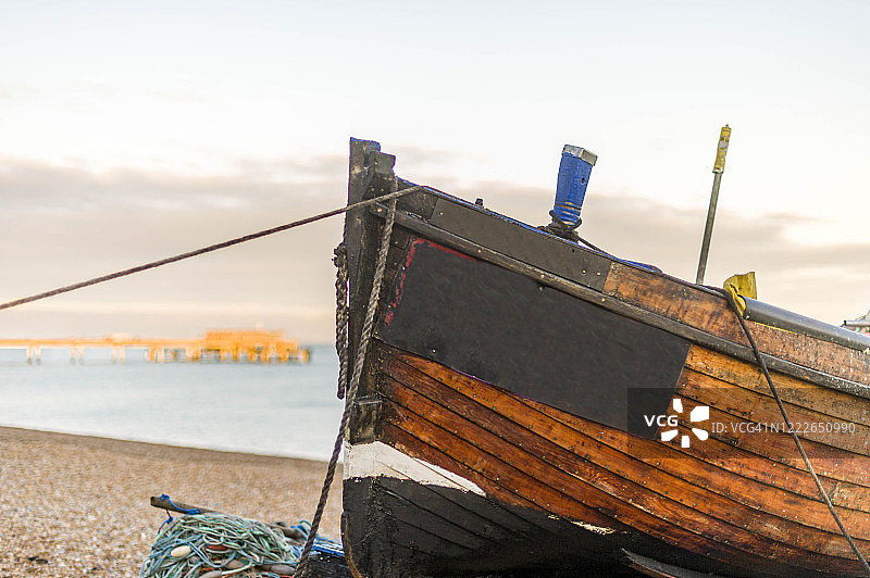 英国肯特郡迪尔海滩上的渔船图片素材
