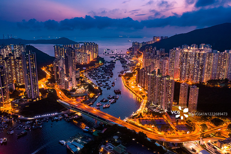 中国香港仔避风塘的壮丽日落图片素材