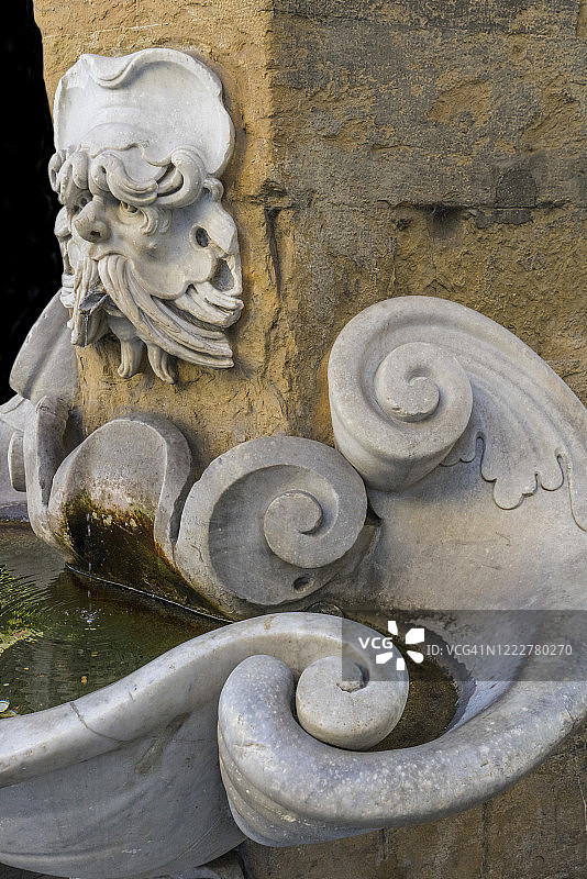 弗雷斯科巴尔迪广场，意大利佛罗伦萨的布翁塔伦蒂小喷泉图片素材