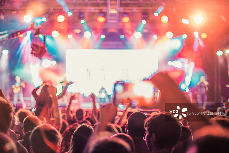 演唱会上的欢呼人群图片素材