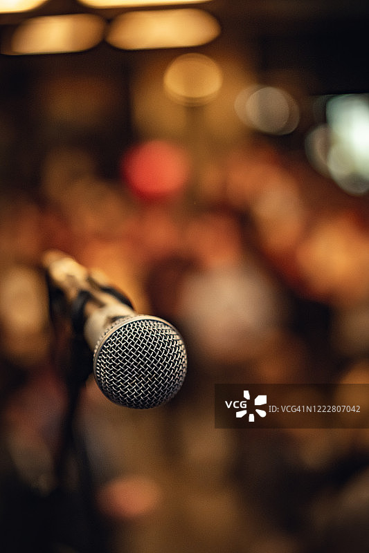 舞台上的麦克风图片素材