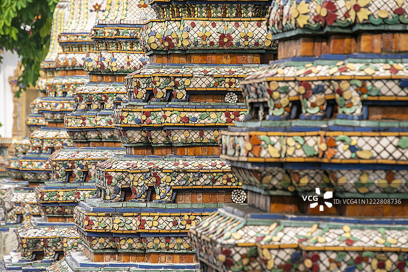 泰国曼谷卧佛寺装饰华丽的寺庙建筑（佛塔）图片素材