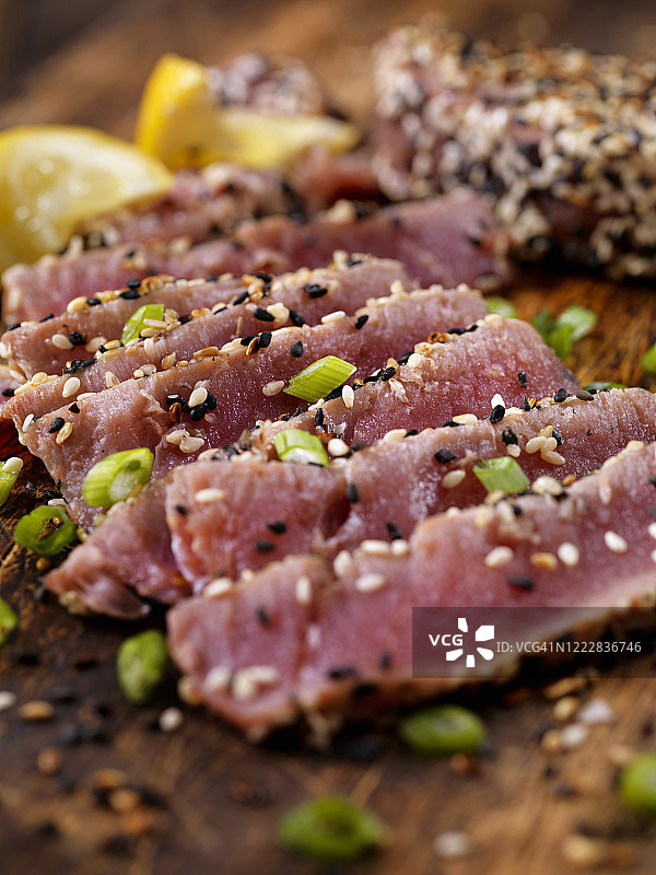 香煎芝麻金枪鱼片图片素材