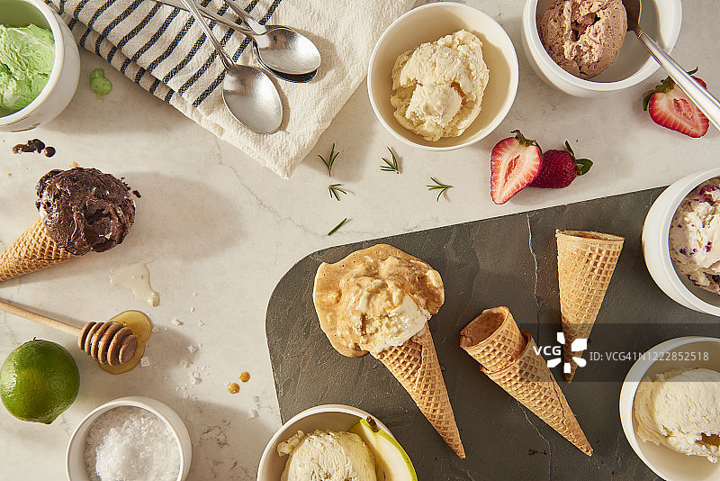 多种口味的冰淇淋图片素材