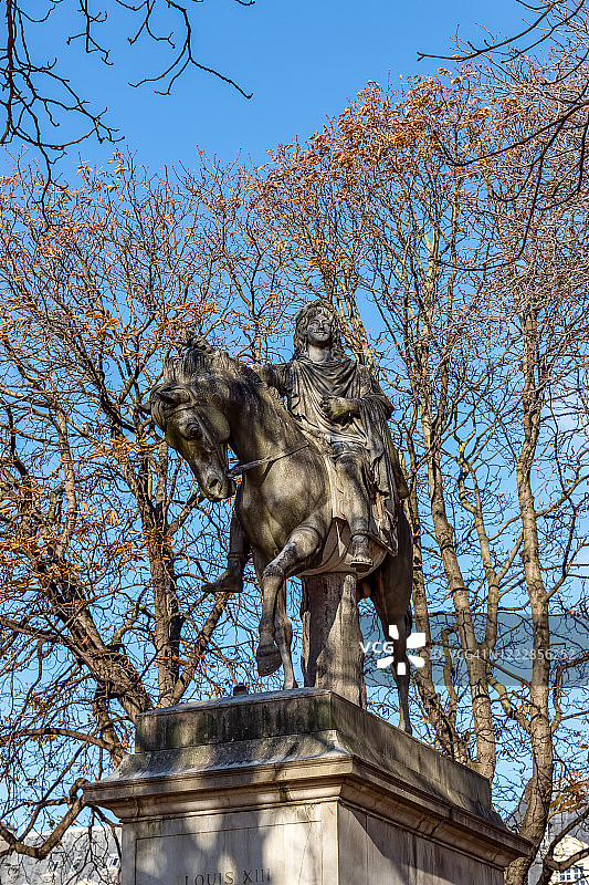 法国巴黎孚日广场的路易十三雕像图片素材