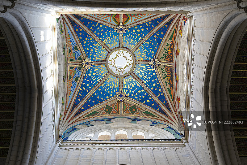 马德里阿尔穆德纳大教堂穹顶图片素材