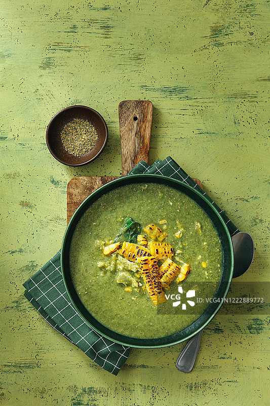 夏季奶油芦笋豌豆玉米鸡肉汤图片素材