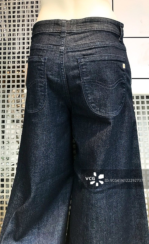 蓝色牛仔裤的背面图片素材