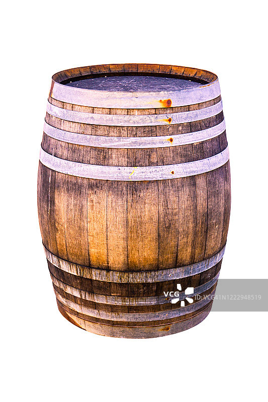 白色背景上带钢圈的香槟、葡萄酒、威士忌、朗姆酒、啤酒木桶图片素材