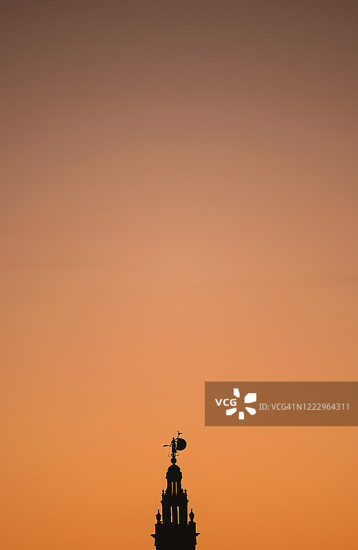 西班牙塞维利亚，希拉尔达塔和塞维利亚大教堂图片素材