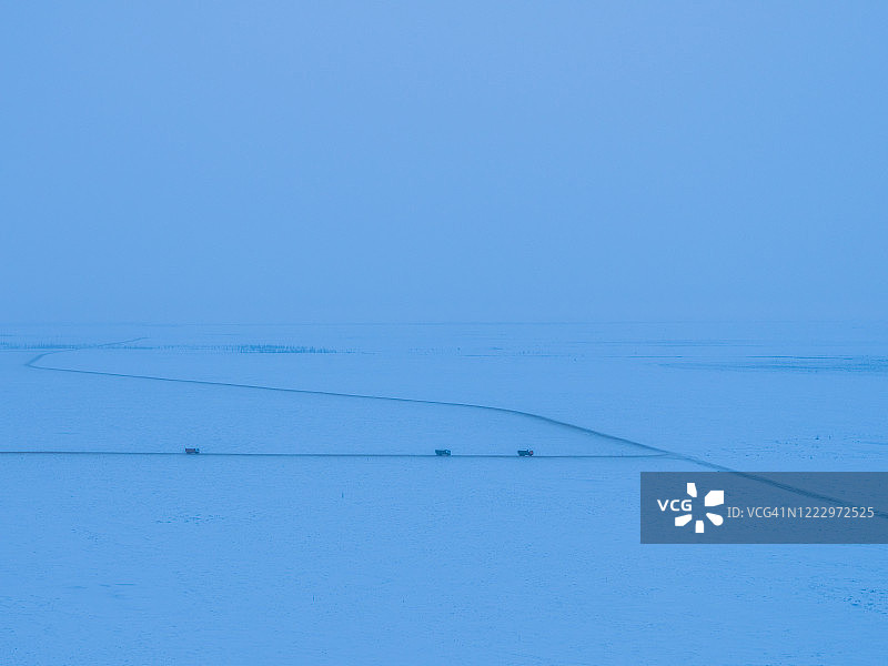 西伯利亚诺维乌连戈伊附近的苔原景观图片素材