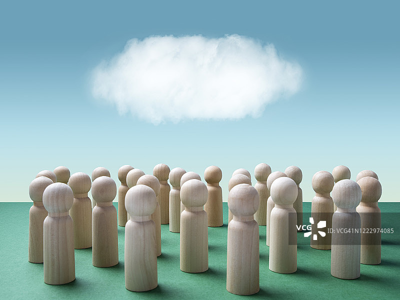 云朵下的雕像图片素材