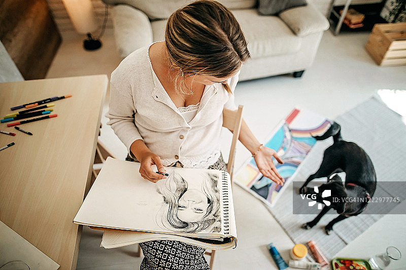 绘画使我放松图片素材