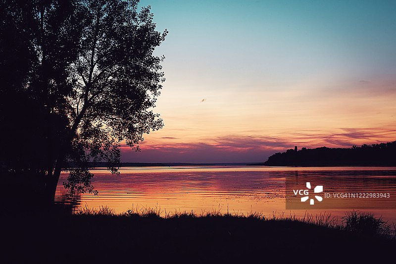 乌克兰第聂伯河上的日落图片素材