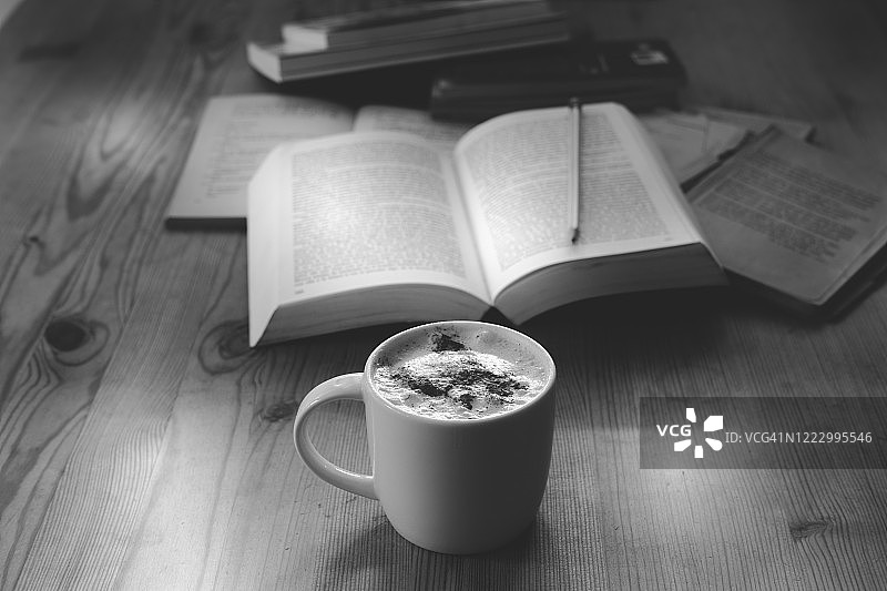 卡布奇诺与大学学习图片素材