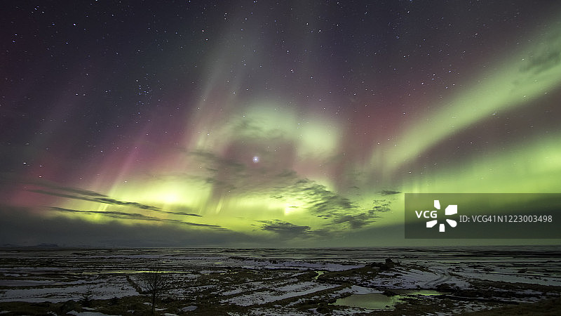 冰岛上空的北极光图片素材