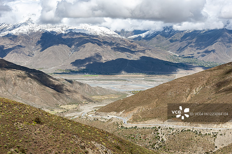 中国西藏高原的雪山图片素材