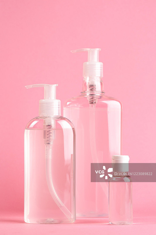 一组装有抗菌凝胶的透明瓶子图片素材