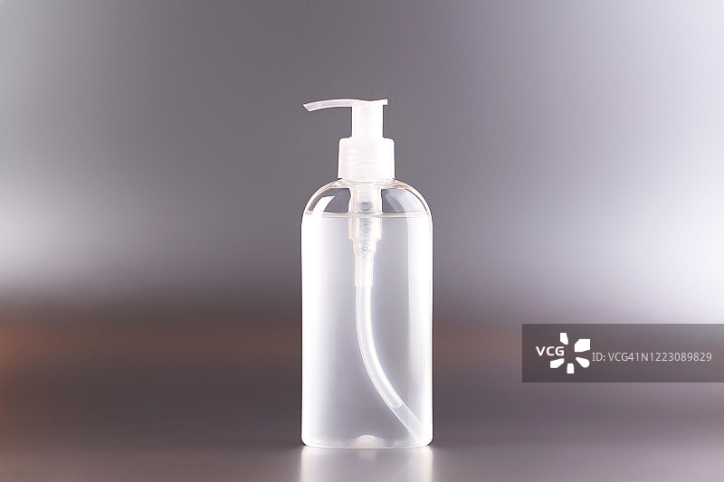 装有抗菌凝胶的泵式分配瓶图片素材