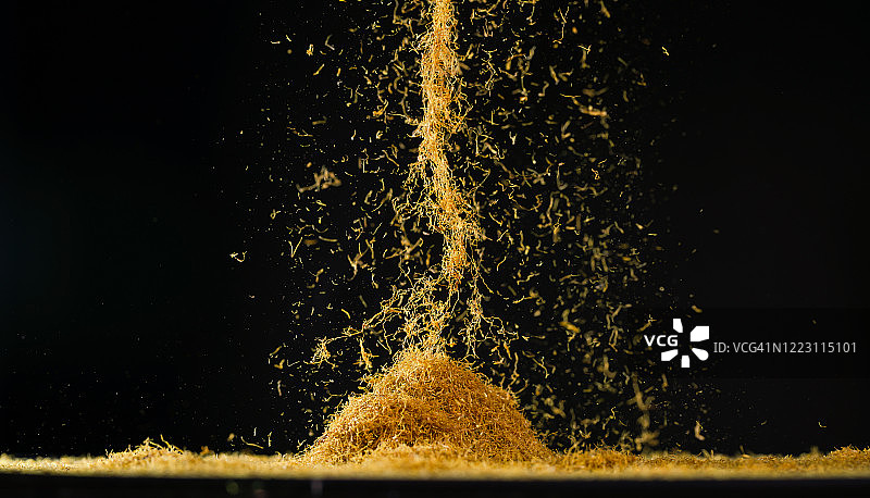 切碎的烟叶图片素材