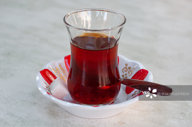 土耳其玻璃杯红茶，土耳其贝尔加马图片素材