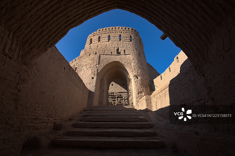 伊朗亚兹德省梅博德，拥有5000年历史的纳伦城堡沙漠堡垒内部图片素材