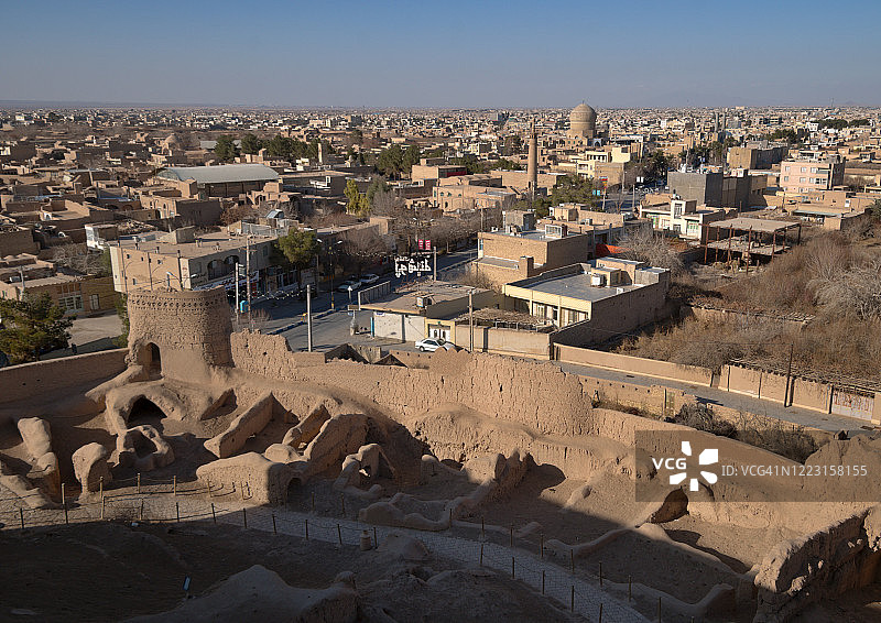 伊朗亚兹德省梅博德古城天际线图片素材