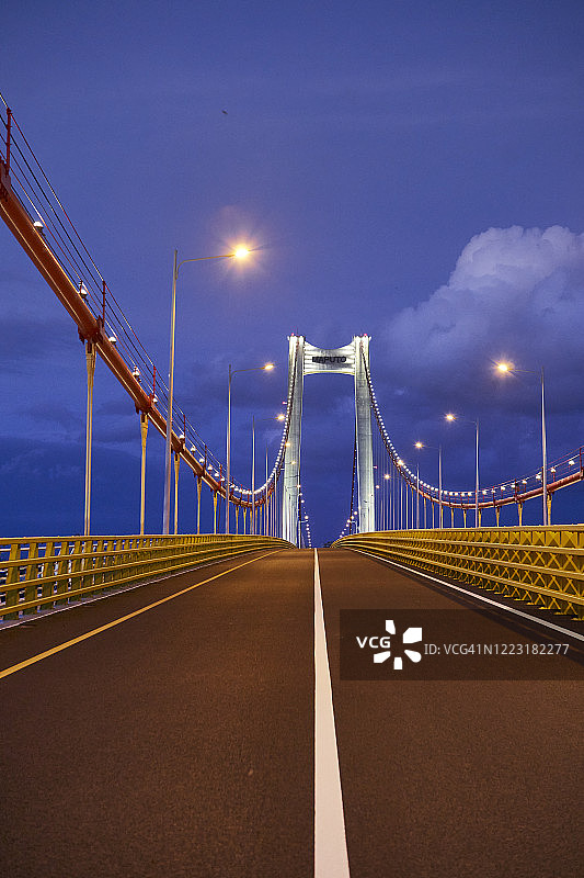 莫桑比克马普托夜晚的马普托-卡滕贝大桥图片素材