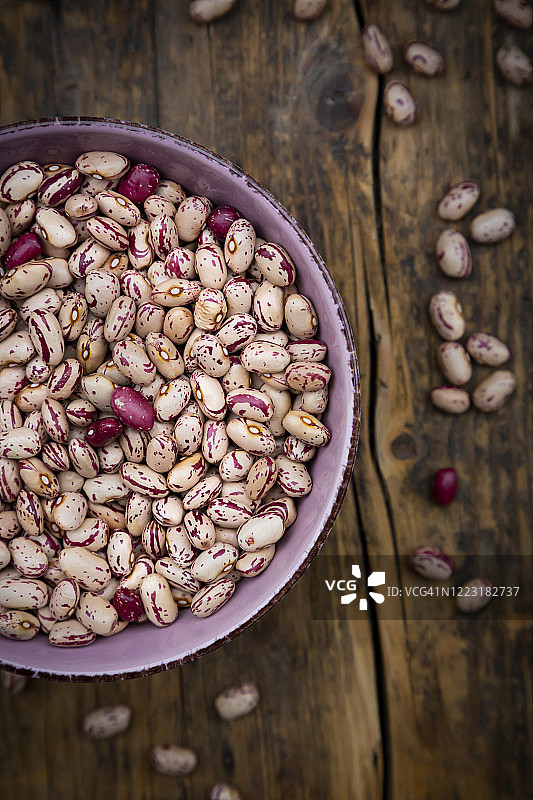 碗里装着干斑豆图片素材