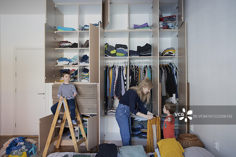 整理衣服图片素材