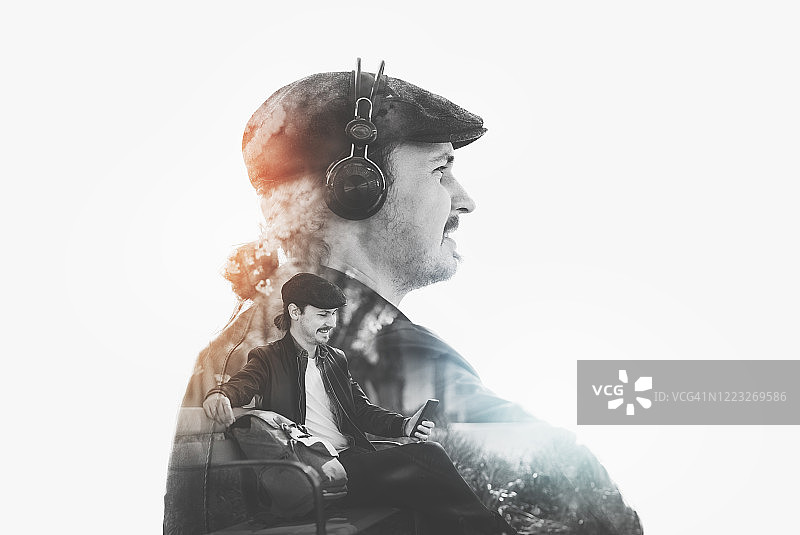 男人听播客双重曝光概念图片素材