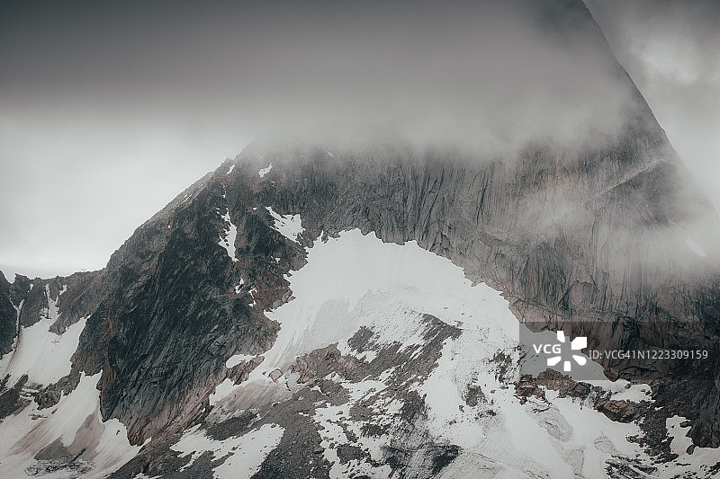 布加布山峰南面图片素材