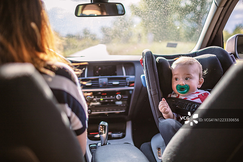 带男婴旅行图片素材