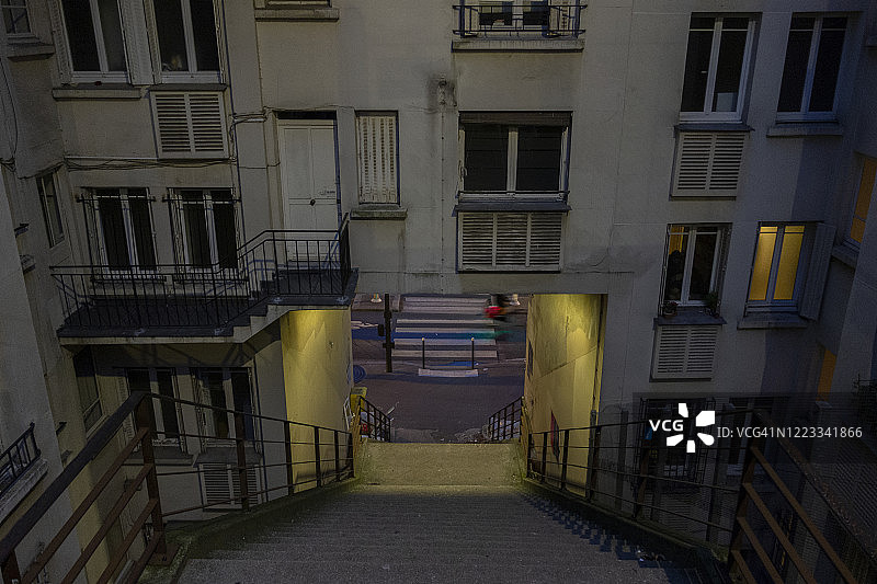 巴黎夜晚的街道楼梯图片素材